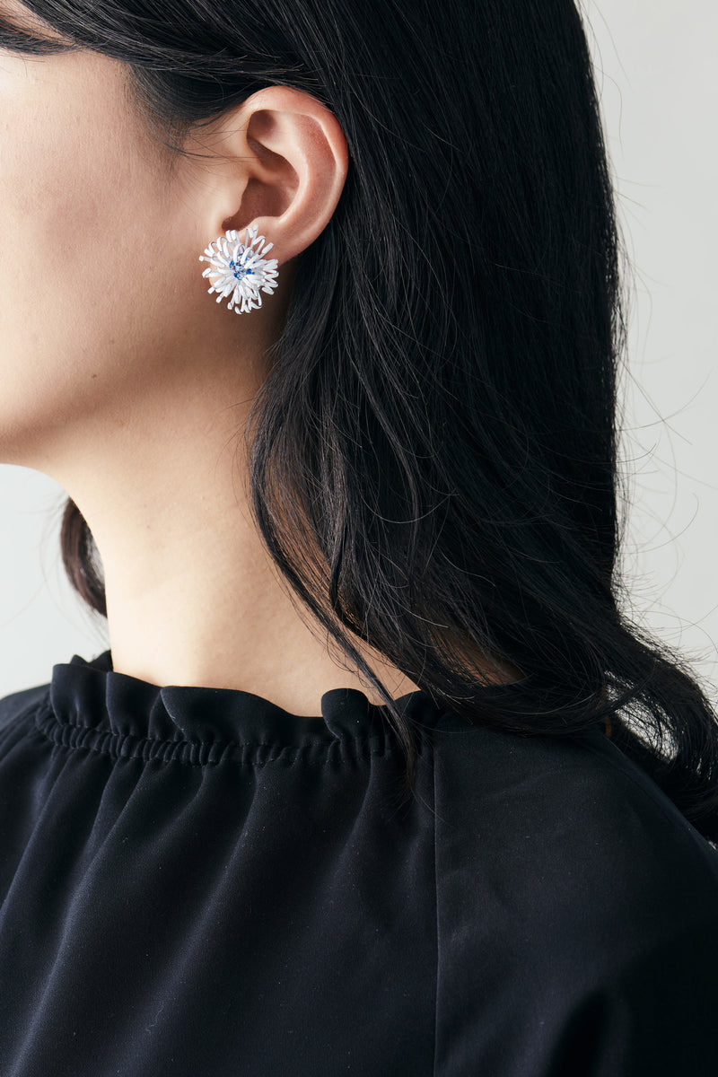 クシネ fleur [フルール] 2way ホワイトイヤリング THEBLOSSO_2022SS_kiku_ear_d244